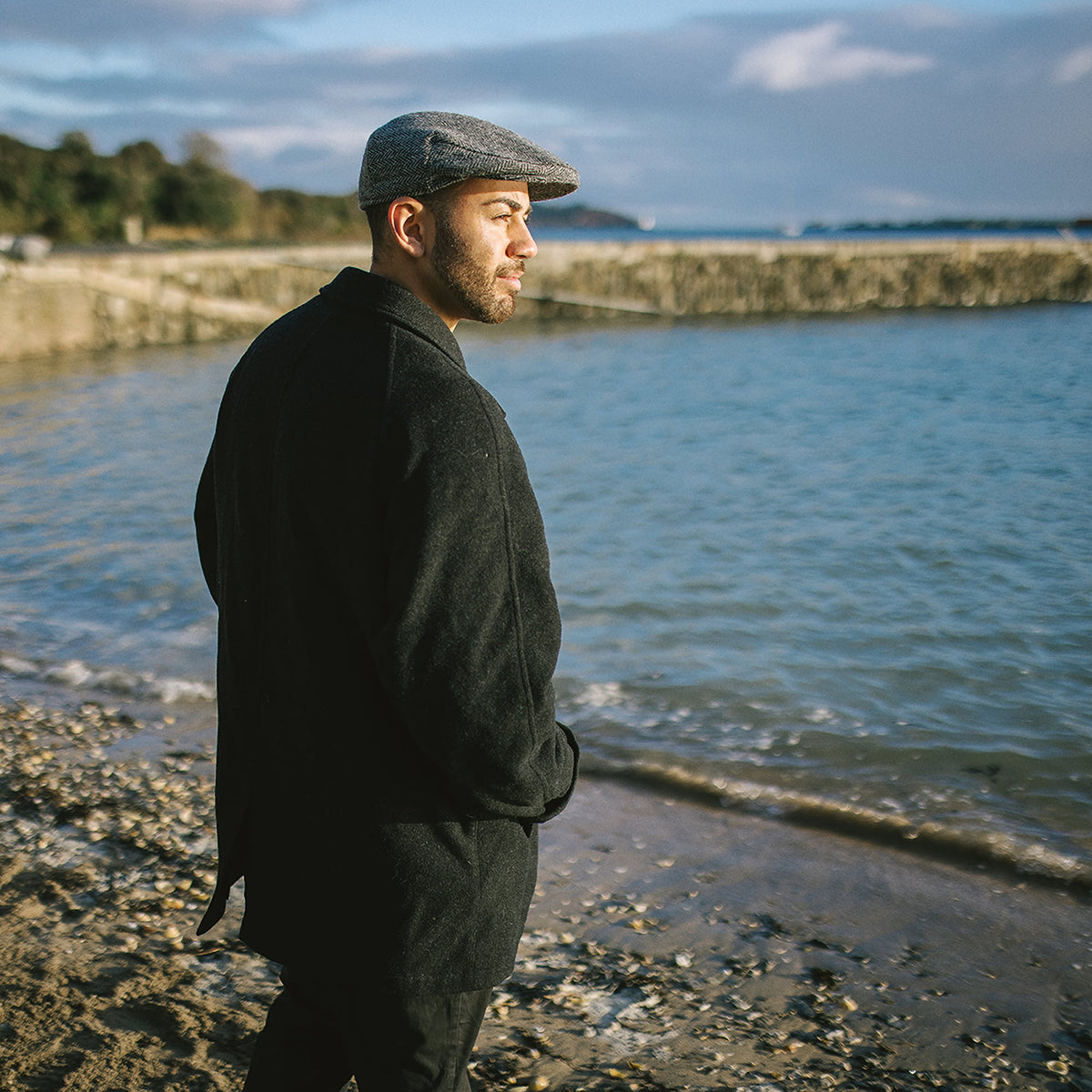 HARRIS TWEED Herringbone Kinloch Flat Cap - Black-Grey